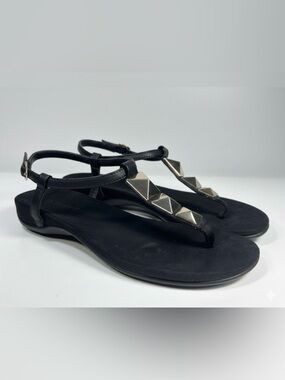 Vionic | Black Orthopedic Thong Sandals with Gold Stud Accents